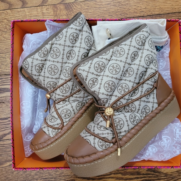 Tory Burch Shoes - Tory Burch Hazel Logo/Jacquard/Caballo Boots
